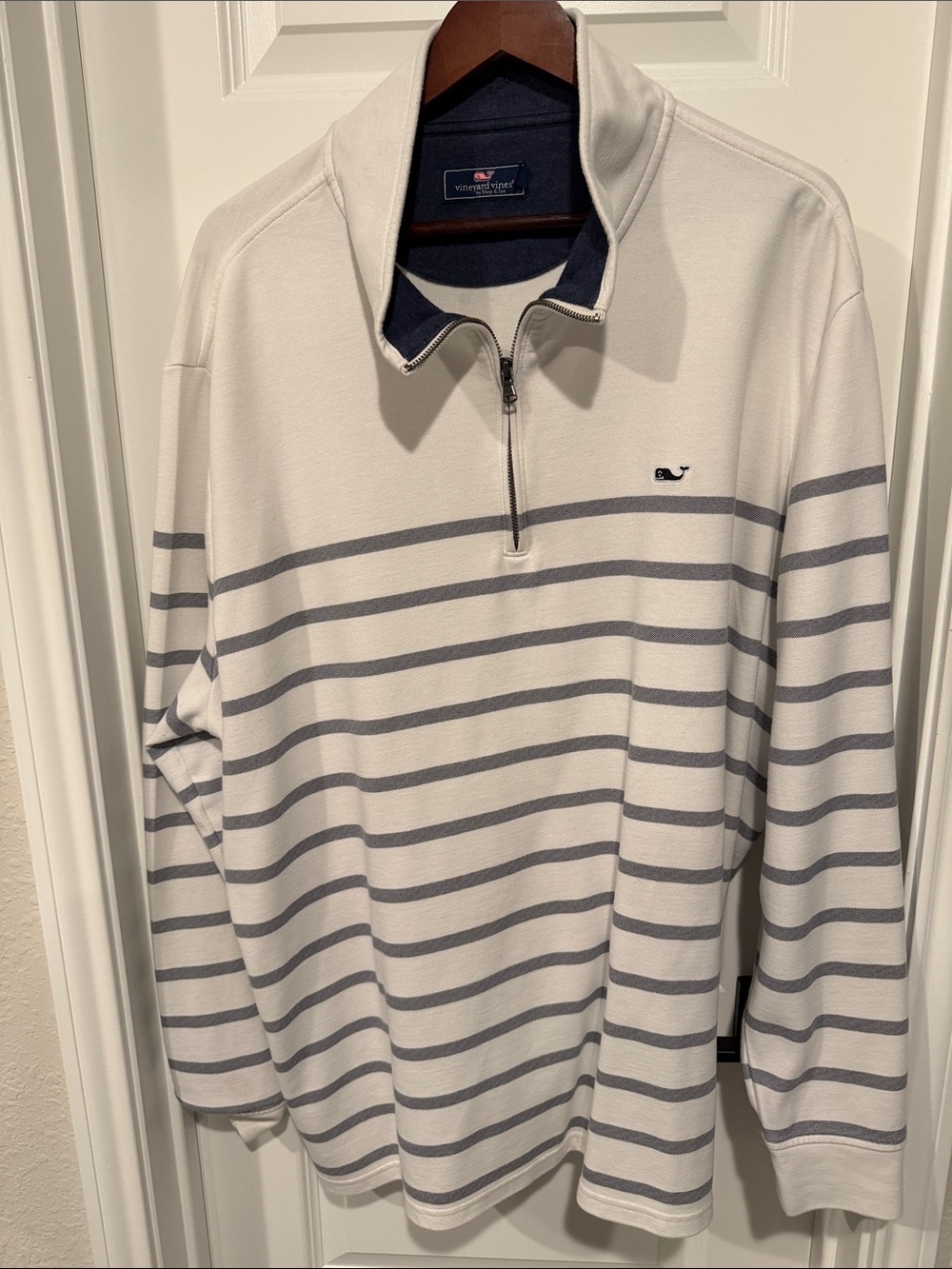 Vineyard Vines Men’s White Zip-Up Sweater with Gray Stripes